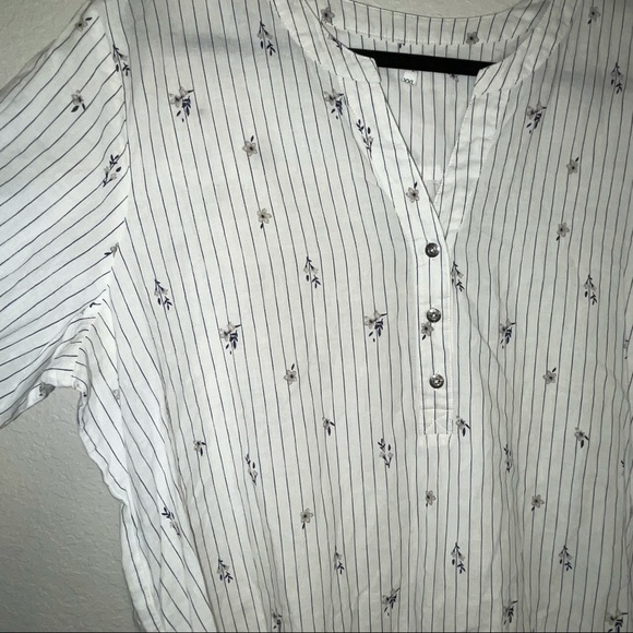 Maurices Size XXL Dainty Striped Floral Button Blouse Top - Picture 4 of 6